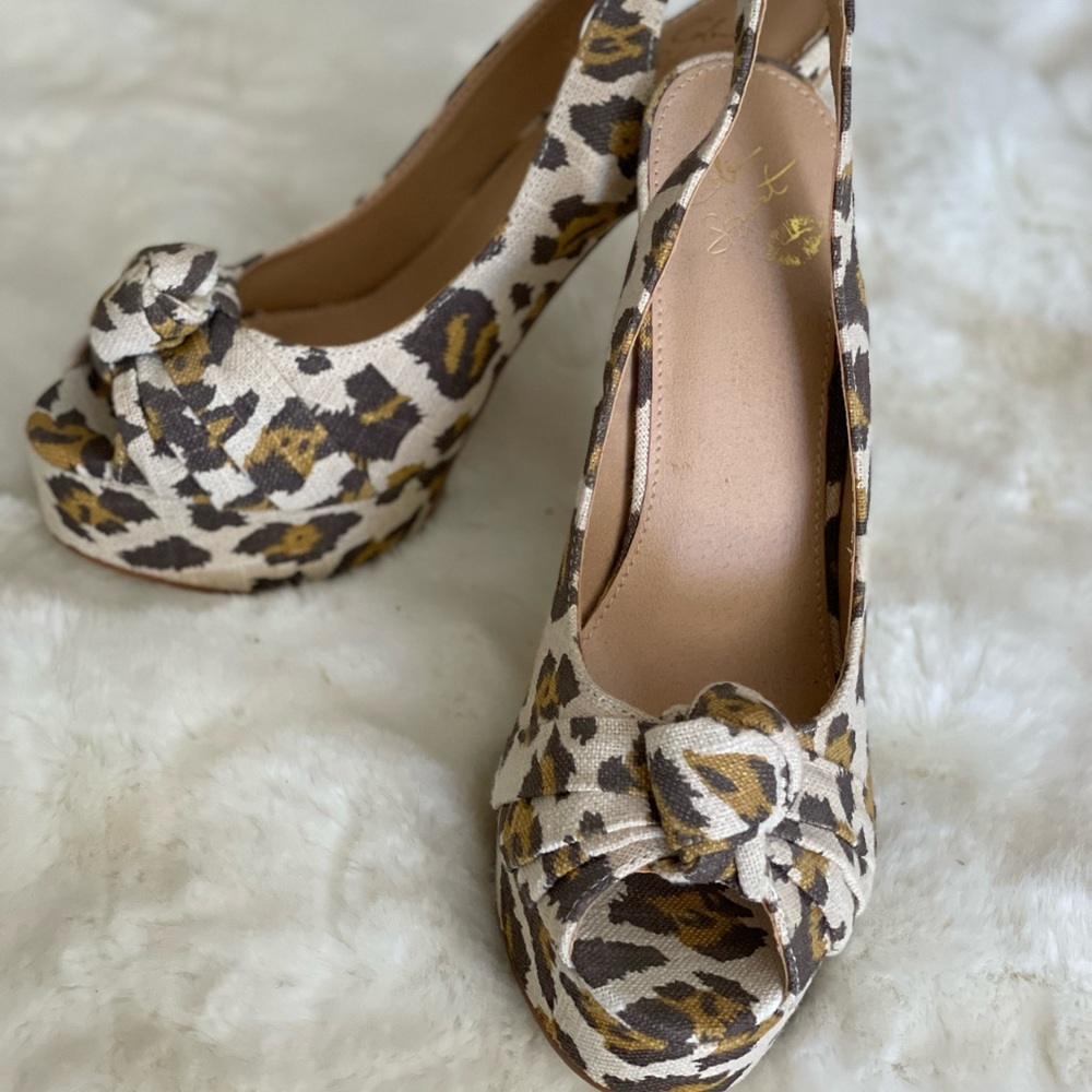 Brand new never worn excellent condition